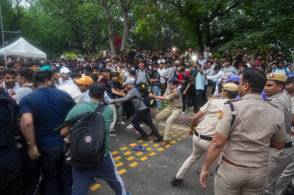 Lathi-Charge and Transit Chaos in Delhi Ahead of CJP’s Planned Parliament March