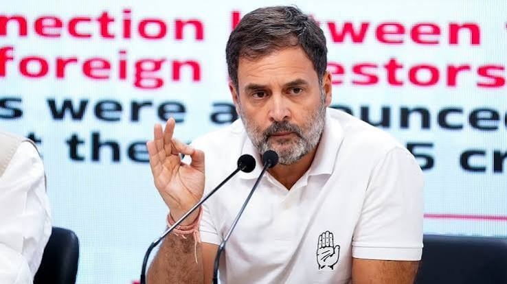 Rahul Gandhi Rejects Union Minister’s Outreach, Commits to Night Long Dharna Outside PM Residence