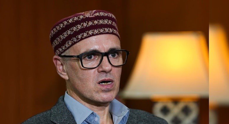 Omar Abdullah Demands Heightened Security for Kashmiri Pandit Staff Following LeT-Linked Terror Threats