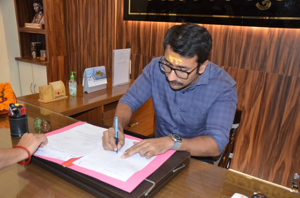 Former Invest UP ACEO Shashank Chaudhary Named Amethi DM